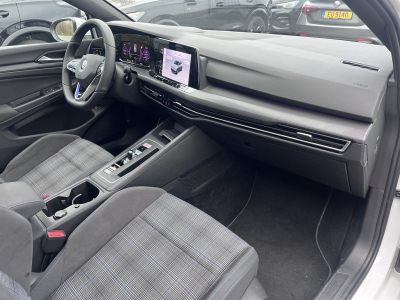 Volkswagen Golf GTE VIII /eHybrid/1.4 TSi (245cv)/Pano/ACC/18/Digital Cockpit/NaviLED