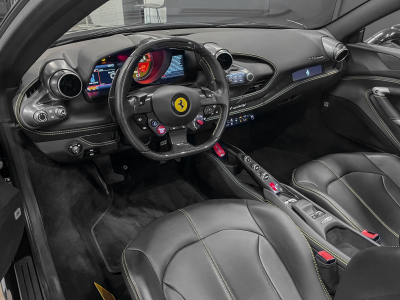 Ferrari F8 Spider SPIDER F1 VOLL/CARBON/20/LIFT/PASSENGER D