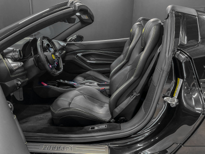 Ferrari F8 Spider SPIDER F1 VOLL/CARBON/20/LIFT/PASSENGER D