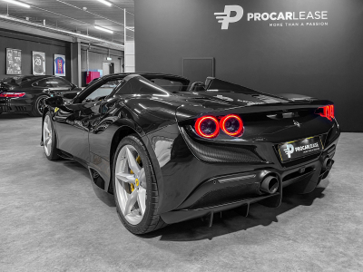 Ferrari F8 Spider SPIDER F1 VOLL/CARBON/20/LIFT/PASSENGER D