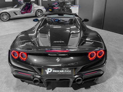 Ferrari F8 Spider SPIDER F1 VOLL/CARBON/20/LIFT/PASSENGER D