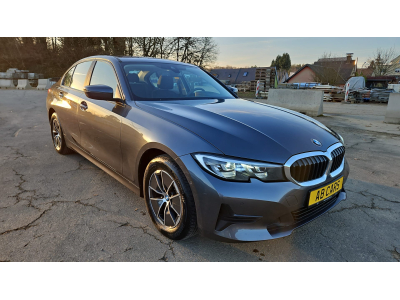 BMW 318 318d Navi Camera Apple CarPlay 32.000km