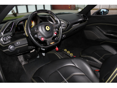 Ferrari 488 GTB | LLD 1990e/Mois NERO DAYTONA | LIFT | CAPRISTO | CARBON | LED | SEATS | JBL