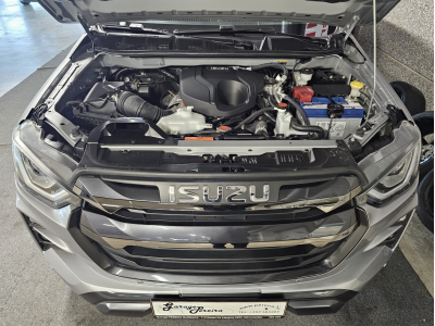 Isuzu D-Max 23 DC V-CROSS 4WD AUTO CUIR NAVI 1 HAND