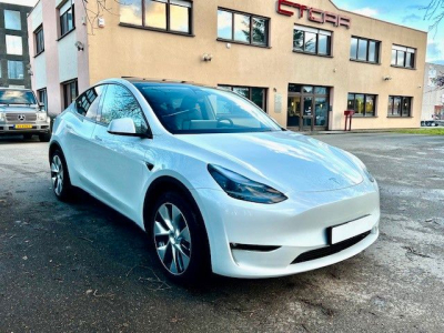 Tesla Model Y Long Range Dual AWD Leder Panorama