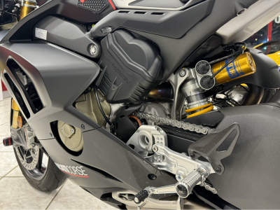 Ducati Panigale V4 SP N°672 AKRAPOVIC 1 HAND