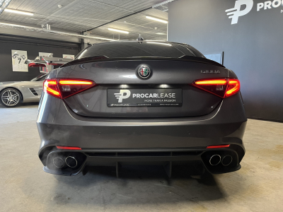 Alfa Romeo Giulia QUADRIFOGLIO 2.9 V6 AT8 / HARMANN KARDON / CARBON