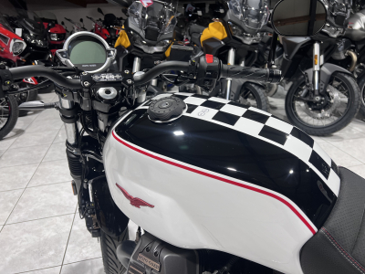 Moto Guzzi V 7 STONE TEN