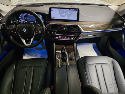 BMW 530 e XDRIVE TOURING LUXURY HEAD UP HARMAN KARDON SOFTCLOSE PANO CUIR NAVI