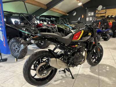 Royal Enfield Guerrilla 450 PLAYA  BLACK