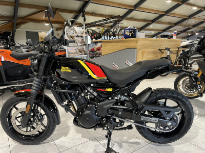 Royal Enfield Guerrilla 450 PLAYA  BLACK