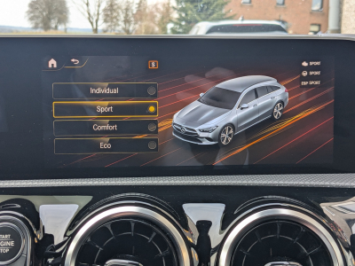 Mercedes-Benz CLA 180 Shooting Brake 180D PACK AMG AUTO CARPLAY GPS LED