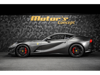Ferrari 812 Superfast 6.5 V12 - GRIGIO SILVERSTONE