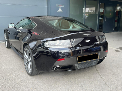 Aston Martin V12 Vantage FULL CARBON MANUAL REAR CAMERA MY2013