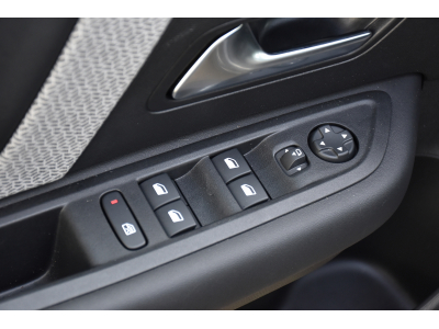 Citroën C4 X 1.2 PureTech Shine EAT8