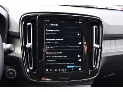 Volvo XC40 2.0 B4 MHEV PLUS DARK