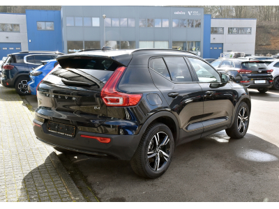 Volvo XC40 2.0 B4 MHEV PLUS DARK