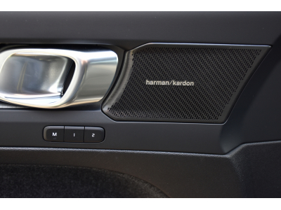 Volvo XC40 2.0 B4 MHEV PLUS DARK