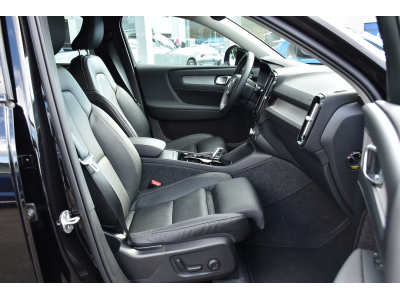 Volvo XC40 2.0 B4 MHEV PLUS DARK