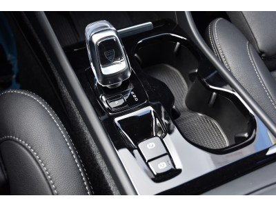 Volvo XC40 2.0 B4 MHEV PLUS DARK