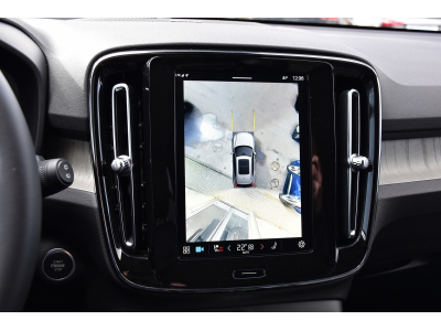 Volvo XC40 2.0 B4 MHEV PLUS DARK