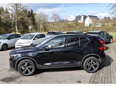 Volvo XC40 2.0 B4 MHEV PLUS DARK