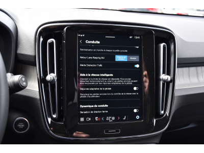 Volvo XC40 2.0 B4 MHEV PLUS DARK