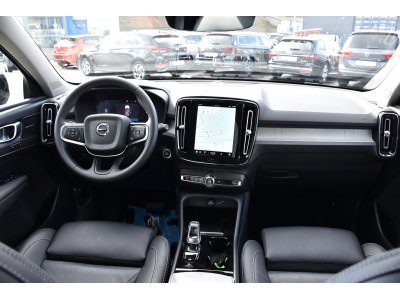 Volvo XC40 2.0 B4 MHEV PLUS DARK