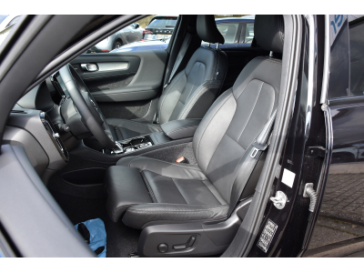 Volvo XC40 2.0 B4 MHEV PLUS DARK