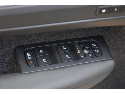 Volvo XC40 2.0 B4 MHEV PLUS DARK