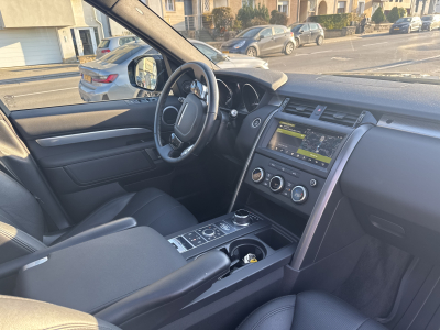 Land-Rover Discovery D240 R-Dynamic Landmark 7 Places