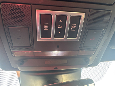 Land-Rover Discovery D240 R-Dynamic Landmark 7 Places