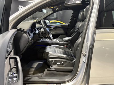Audi SQ7 4.0 TDI /7SITZ/PANO/22/AHK/VOLL