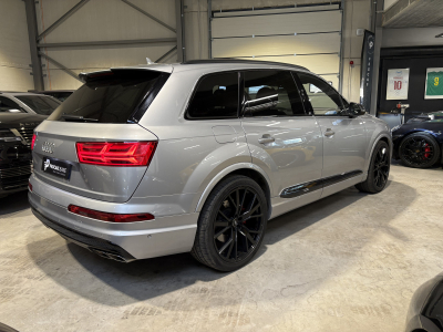 Audi SQ7 4.0 TDI /7SITZ/PANO/22/AHK/VOLL