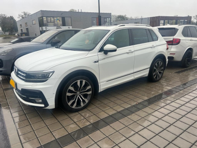 Volkswagen Tiguan 2.0TDI/R-LINE/4 Motion/PANO/HUD/20/AHK/360°/Leder