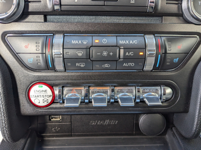 Ford Mustang 5.0 V8 GT CAMERA GPS CUIR SIEGES CHAUFF + VENTIL