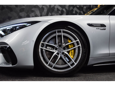 Mercedes-Benz SL 63 AMG 4 MATIC +