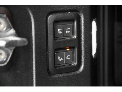 Land-Rover Defender P400 X- Dynamic