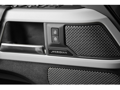 Land-Rover Defender P400 X- Dynamic