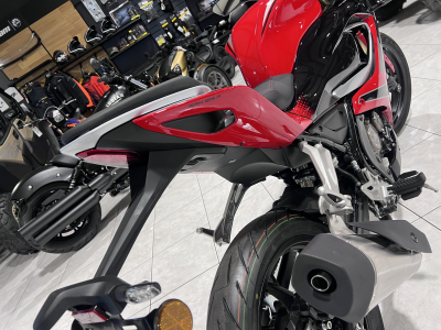 QJ Motor SRK 125 R