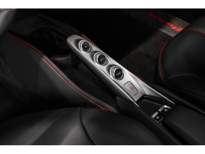 Ferrari F8 Tributo V8 Biturbo - ROSSO CORSA