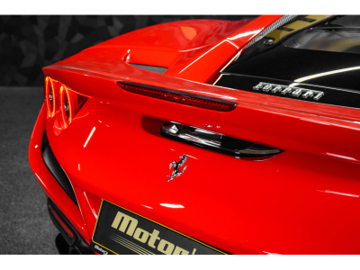Ferrari F8 Tributo V8 Biturbo - ROSSO CORSA