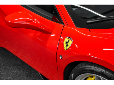 Ferrari F8 Tributo V8 Biturbo - ROSSO CORSA