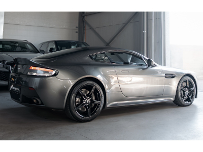 Aston Martin V8 Vantage V8 AMR 1 OF 200 / ASTON MARTIN RACING / ALCANTARA