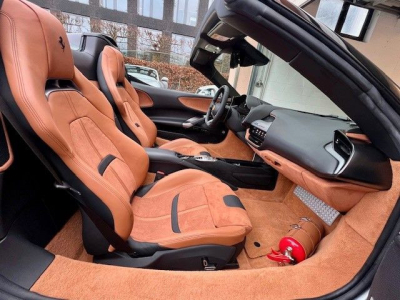 Ferrari SF90 Spider JBL Lift Kamera Garantie -1Hand