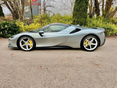 Ferrari SF90 Spider JBL Lift Kamera Garantie -1Hand