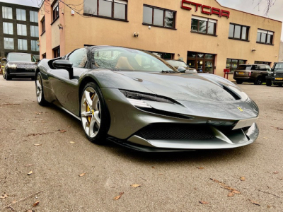 Ferrari SF90 Spider JBL Lift Kamera Garantie -1Hand