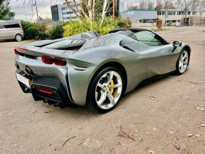Ferrari SF90 Spider JBL Lift Kamera Garantie -1Hand