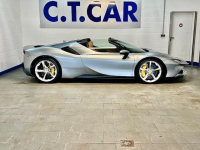 Ferrari SF90 Spider JBL Lift Kamera Garantie -1Hand