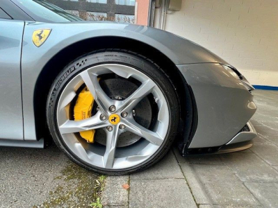 Ferrari SF90 Spider JBL Lift Kamera Garantie -1Hand
